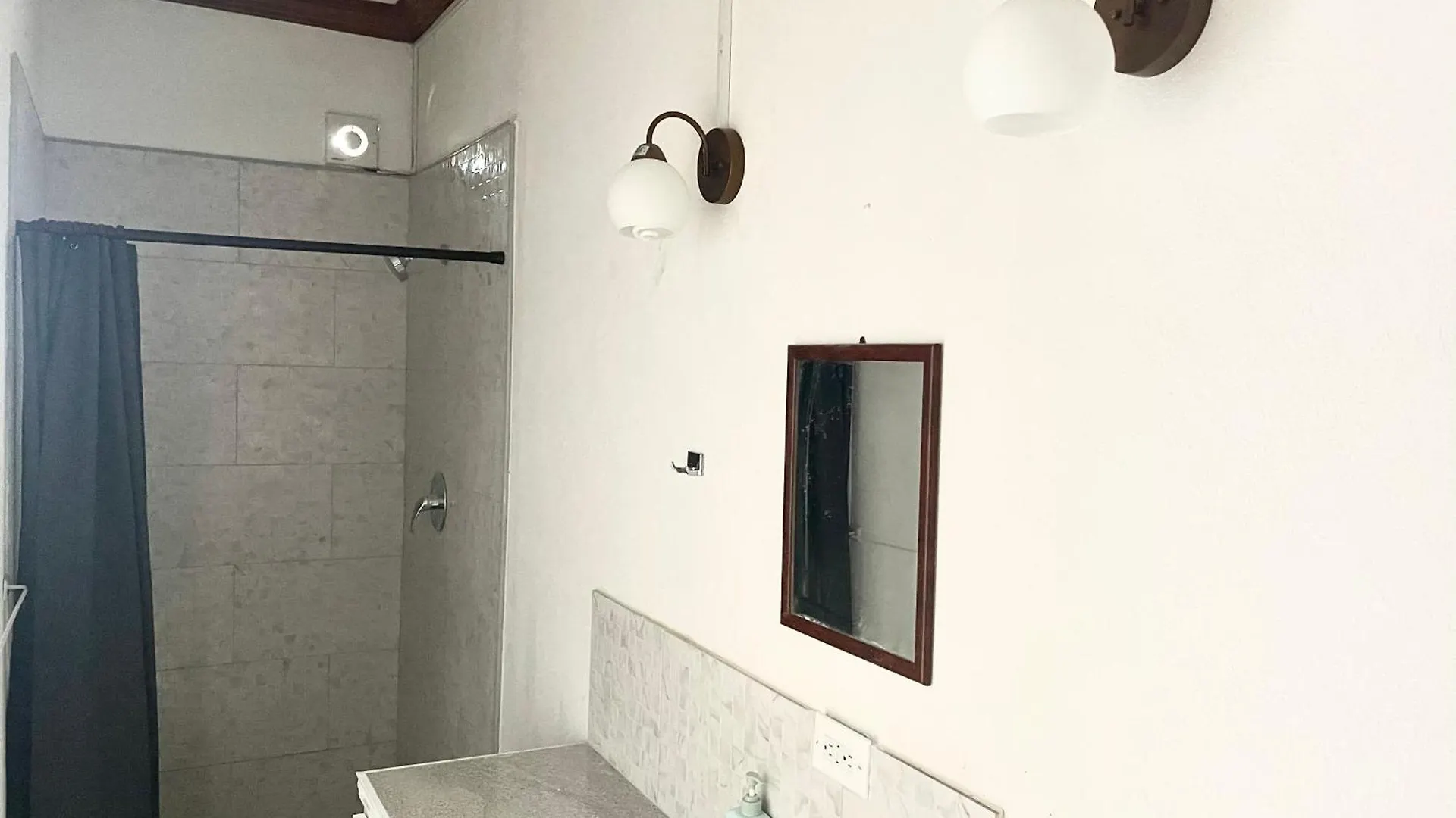 Blr Beach Villas Christ Church Appartamento